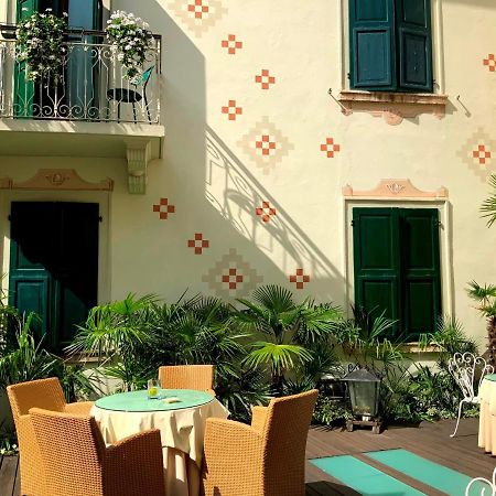Sembenini Palace Riva del Garda Exteriör bild