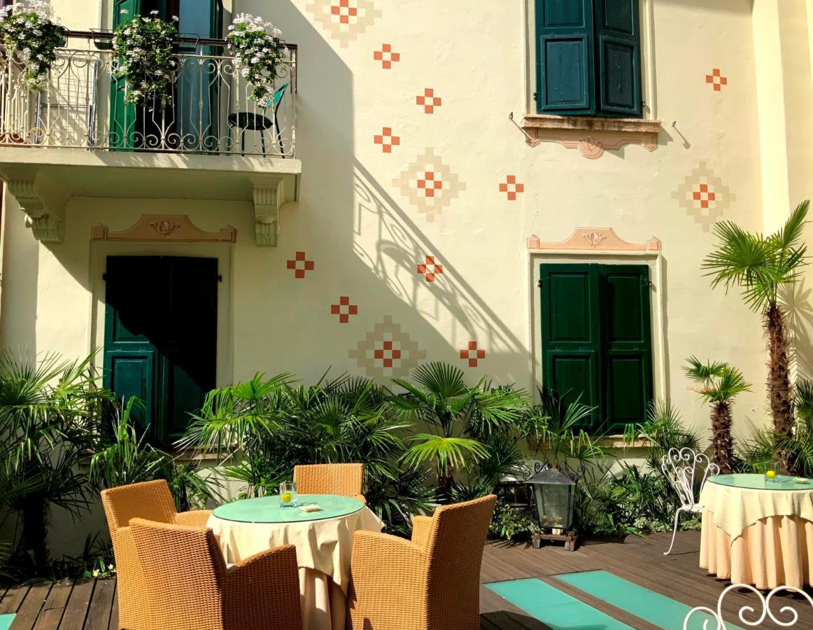Sembenini Palace Riva del Garda Exteriör bild