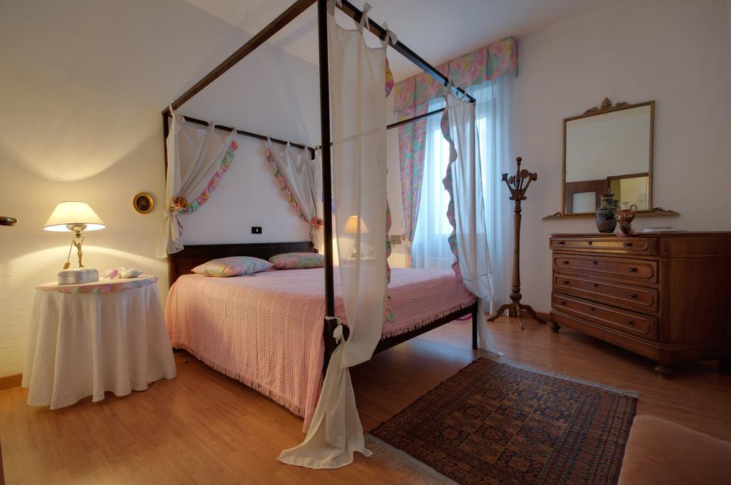 Sembenini Palace Riva del Garda Rum bild